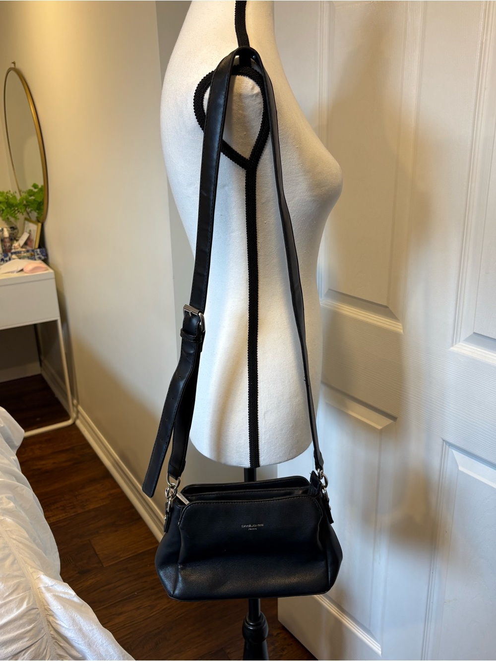 🌷David Jones Paris Vegan Leather Black Crossbody Bag 3/$30